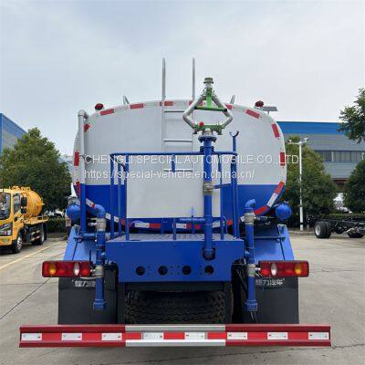 Dongfeng 4 * 2 Sprinkler Truck With a Capacity of 15000L