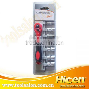 1/4" Ratchet Handle with Socket