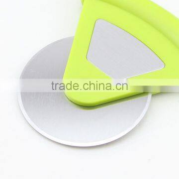 Plastic Handle Pizza Cutter With Stainless Steel Wheel photo-2