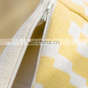 New Modern Pouf Design Yellow Woven Silk-screen Print Tufting Floor Ottoman Pouf photo-6