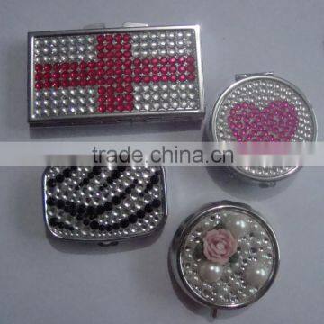 2015 New hot selling bling square metal travel pill box