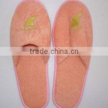 cheap washable disposable hotel slipper with embroidery logo