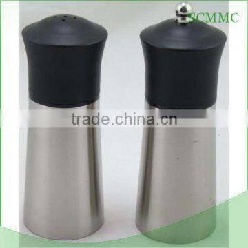 Salt and pepper shaker crute set