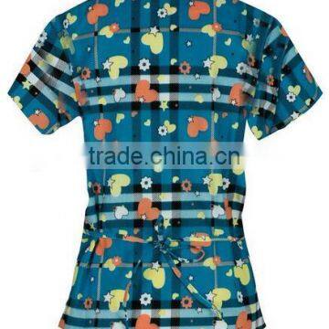 New Design Printed Mock Wrap Scrubs Wholesale of Y-Neck With Two Lower Pockets photo-3