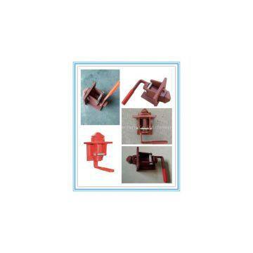 Single revolving container twist lock for semi trailer