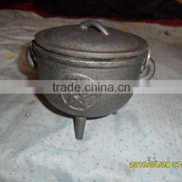 11cm cast iron cauldron, cast iron cauldron with 3 legs, cast iron cauldron with tripple moon, cast iron cauldron with pentagram