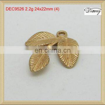 DEC9526 gold three leaves pendant