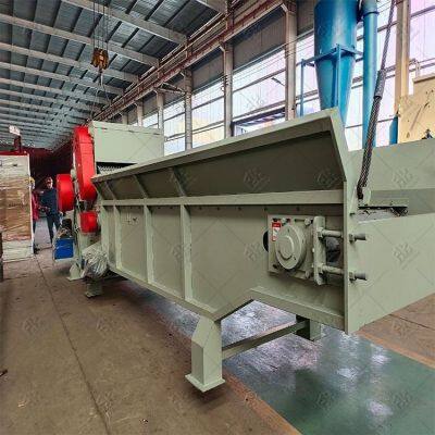 Industrial Wood Crusher With Conveyor Belt for Continuous Operation photo-3