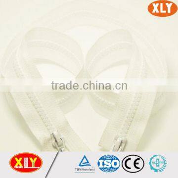 High Quality Shenzhen Xly Two Slider Two Way Open End Plastic Zipper photo-6