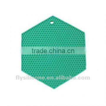 Anti-slip Silicone Trivet Pad In a Honeycomb Grid Cushioned Barrier