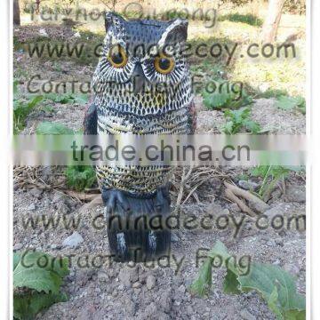 Plastic owl with shaking head
