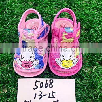 wholesale price pretty carton sandals walking baby shoes with sound