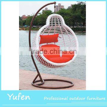 Modern pear shape outdoor rattan hanging pod chair