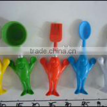 5 pcs kitchen ware set, including: a butter knife, a spoon, a pastry brush, an eggbeater and a scoop