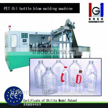 Handle pre-inserted bottle blow molding machine