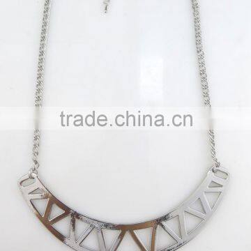 YiWu best design half moon triangle shape metal necklace