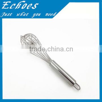 Egg beater whisk with metal ball