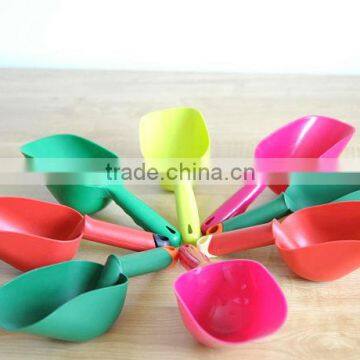 Cheap Plastic Watering Cans to Help Growing