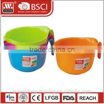 Handly plastic salad bowl