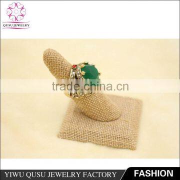 2015 Yiwu New Product Gold Plated Ring With the Emerald Circular Pointed Bottom Imitation Jade photo-2