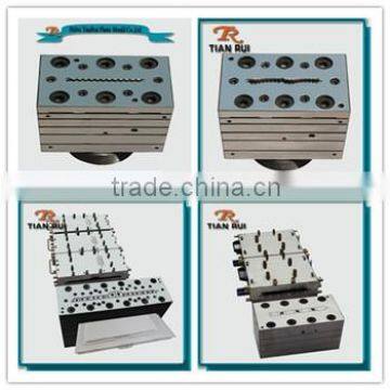 Being Snapped Decorative Panels Extrusion Mould photo-3