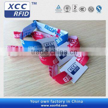 Professional Customized woven fabric wristband supplier in China