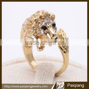 Exaggerated domineering punk style rhinestone lion ring