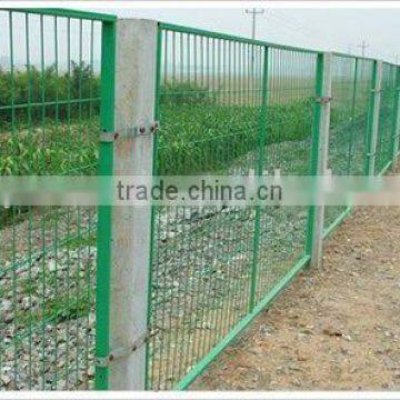Factory Welded Wire Mesh Fence photo-1
