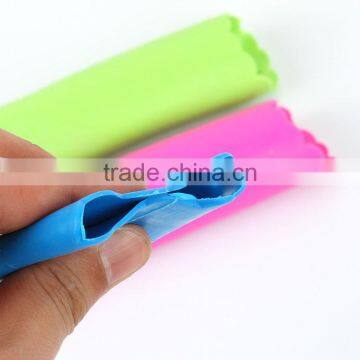 Hot Selling Silicone Roller Silicone Garlic Peeler photo-2