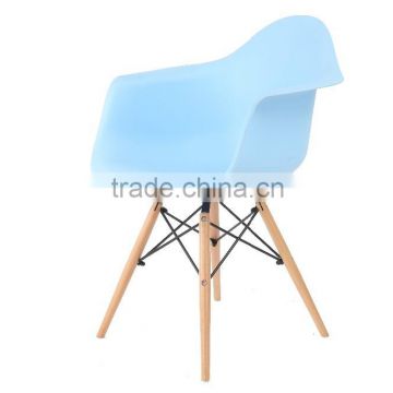 Hard Durable Plastic Molded Side Chair with Wood Dowel Legs