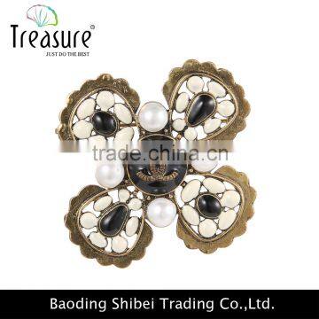 2015 latest new design best price brooch four petals white plastic beads cooper brooch wholesale