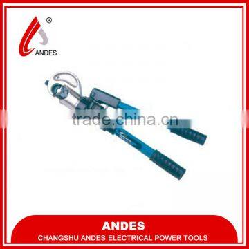 Manual hydraulic compressing tool