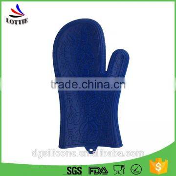 China manufacturer kitchen waterproof silicone gloves,FDA silicone oven mitts