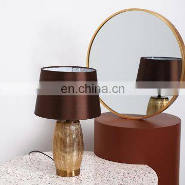 China Factory Direct Sale Home Decor Living Room Porcelain Vintage Gold Table Lamp for Hotel photo-3