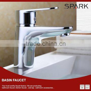 New fashion tapwares water saving faucet copper polished shower mixer