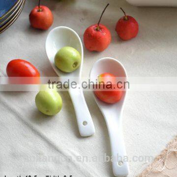 SP1533 Haonai Hot sell white ceramic spoon, ceramic soup spoon