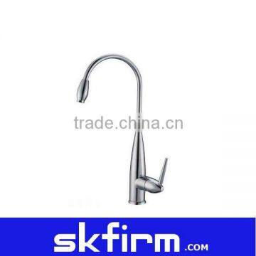 New Design Chrome Kitchen Faucet Swivel Spout (hot/cold)