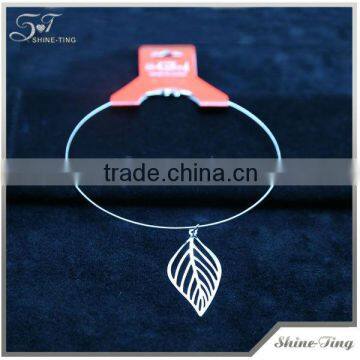 Europe style steel wire choker necklace with leaf pendant for women