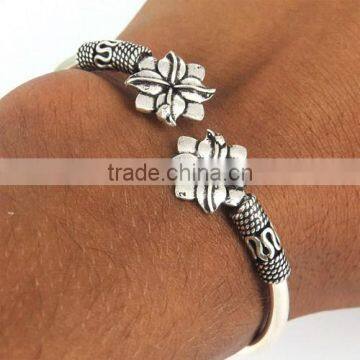 Excellent !! Flower Shape Plain 925 Sterling Silver Bracelet, For Beautiful Wrist, Fresh Silver Jewellery photo-5
