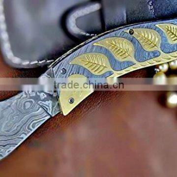 A DAMASCUS AND BRASS LEAF HANDLE, HANDMADE DAMASCUS STEEL BLADE WITH DAMASCUS AND BRASS COMBINE HANDLE FOLDING HUNTING KNIFE.