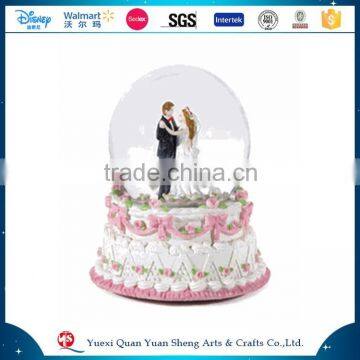 2015 Beautiful Glass Plastic Resin Wedding Snow Ball