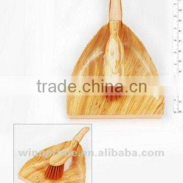 DUSTPAN WITH BRUSH