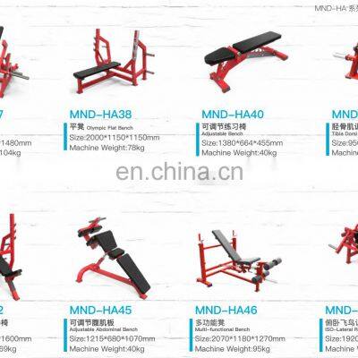 Горизонтальный тяга на широчайшие мышцы спины в коммерческом зале. Горизонтальная однонаправленная передняя тяга на широчайшие мышцы спины в коммерческом зале. photo-2