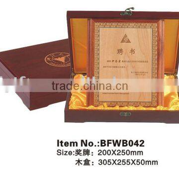 Plaque with wooden box:BFWB042