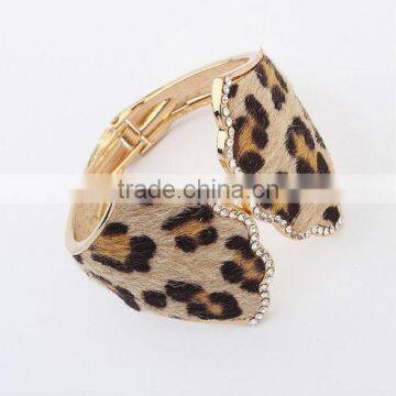 The bracelet exaggerated personality leopard horsehair openings