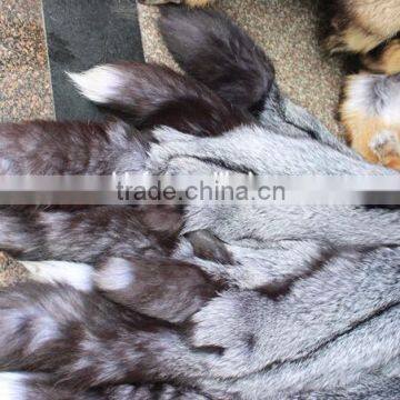 Good Quality Natural Color Raw Silver Fox Fur Skin / Pelt For Garment