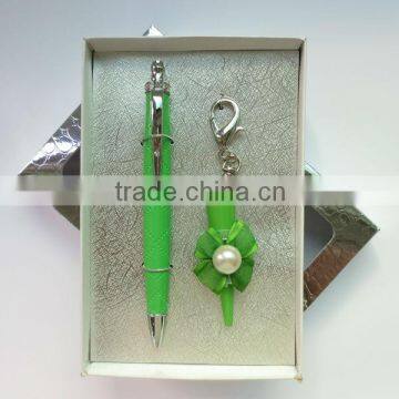 New Design Factory Supply Leather Pen And Key Chain Gift Set in Paper Box