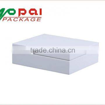 The white grade jewelry gift wooden box