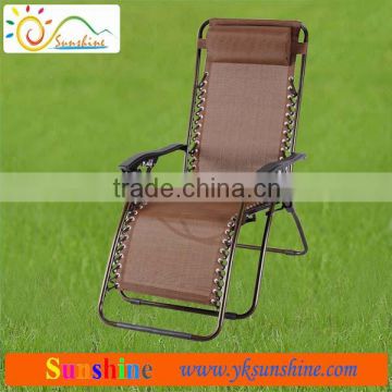 Folding beach chair with headrest