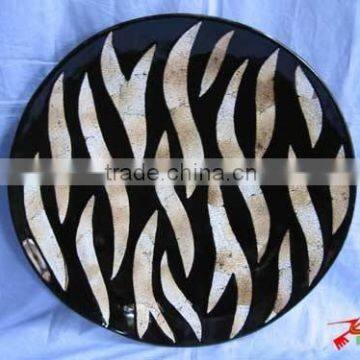 Round lacquer plate with egg-shell deco